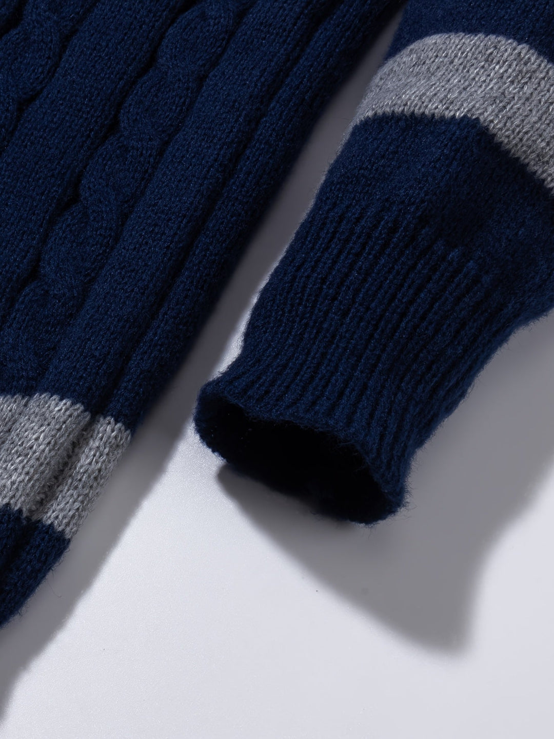 Nolan | Sweter z teksturowanym splotem warkoczowym
