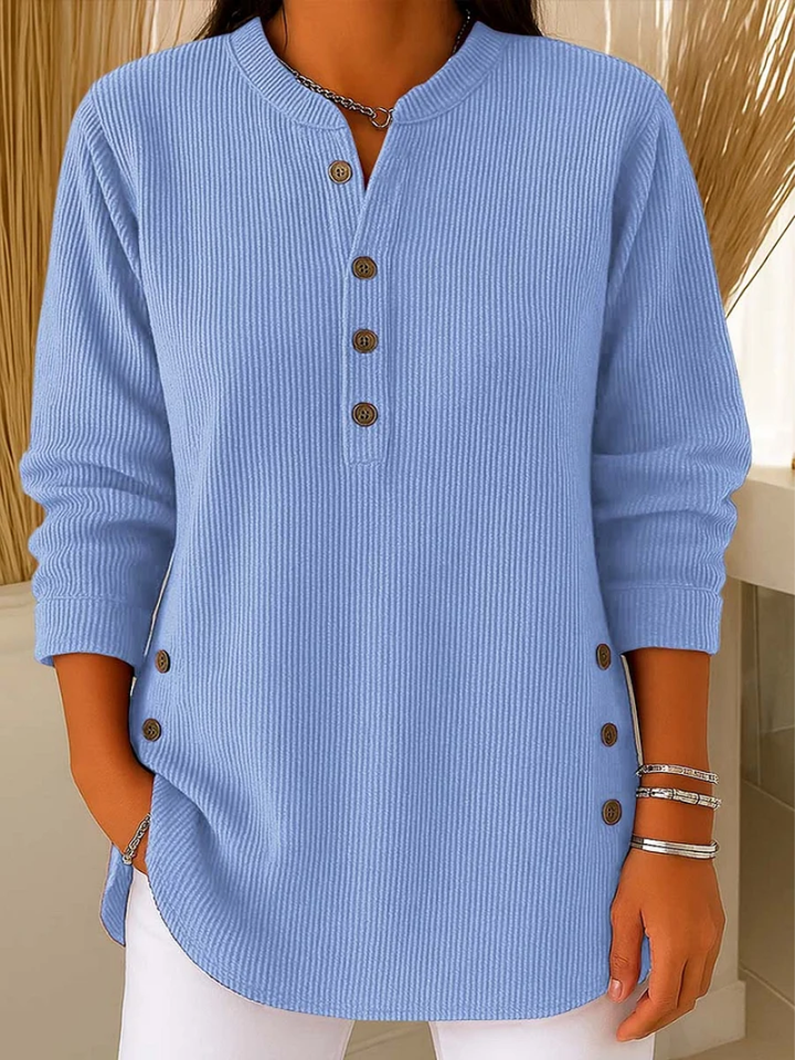 Livia – Sweter z eleganckimi akcentami w postaci guzików